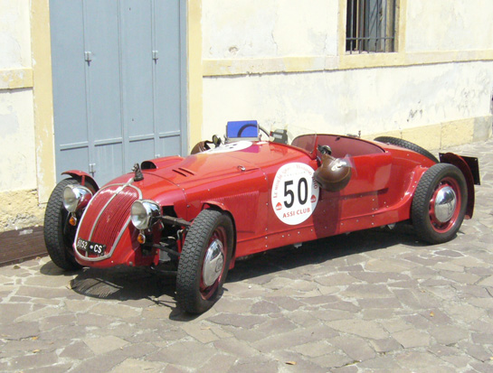 and Roberta Magni braved the elements in this 1949 Lancia Ardea De Luca